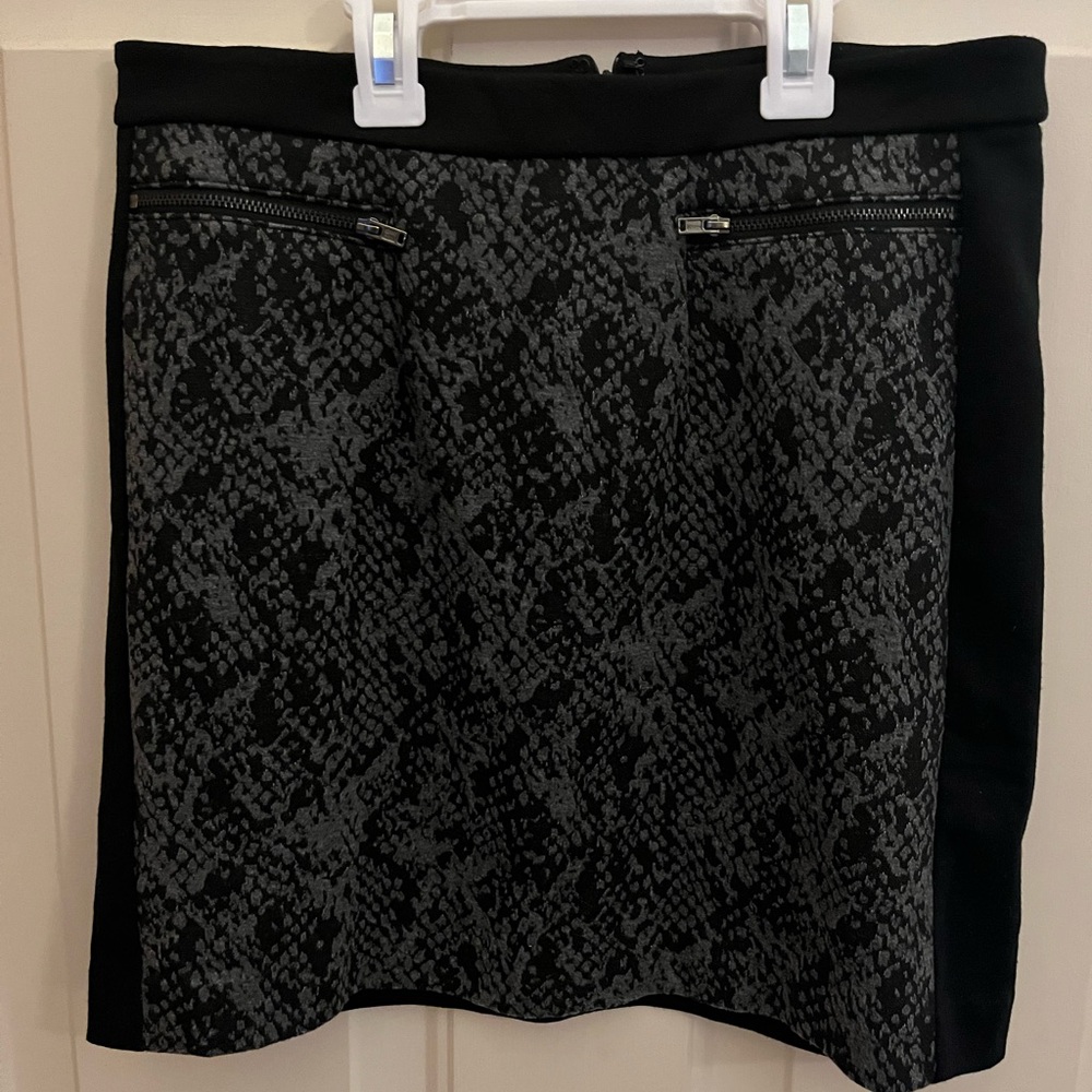 Woman’s Size 4 NWOT Banana Republic Skirt